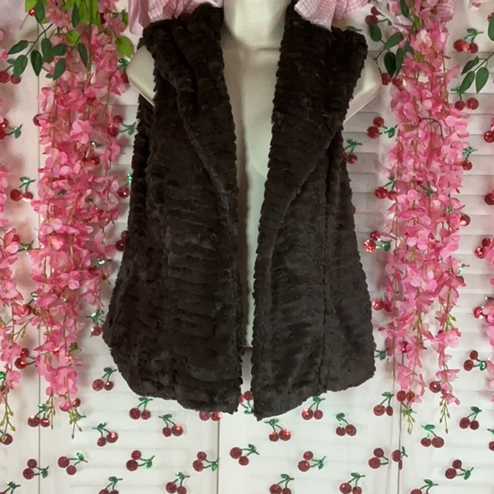 Me Jane brown faux fur vest